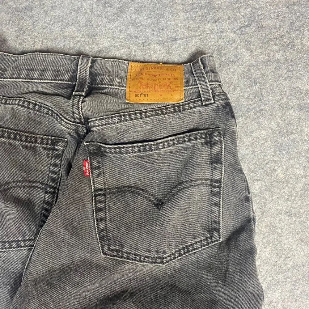 Levi Strauss & Co 501‎ 81 Premium Grey Wash Straight Leg Button Fly Jeans 24x31